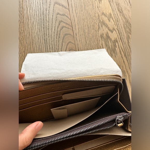 NWT Authentic Bottega Veneta zip around Long Wallet - Picture 4 of 5